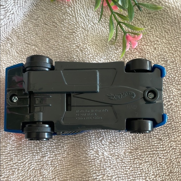 2017 Hot Wheels McDonalds Pull Back Release 1:55 Race Car Blue - Picture 8 of 9